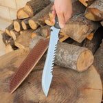 4034 paslanmaz Alman çeliğinden üretilmiş, kompakt saplı ve 42 cm uzunluğunda el yapımı bıçak