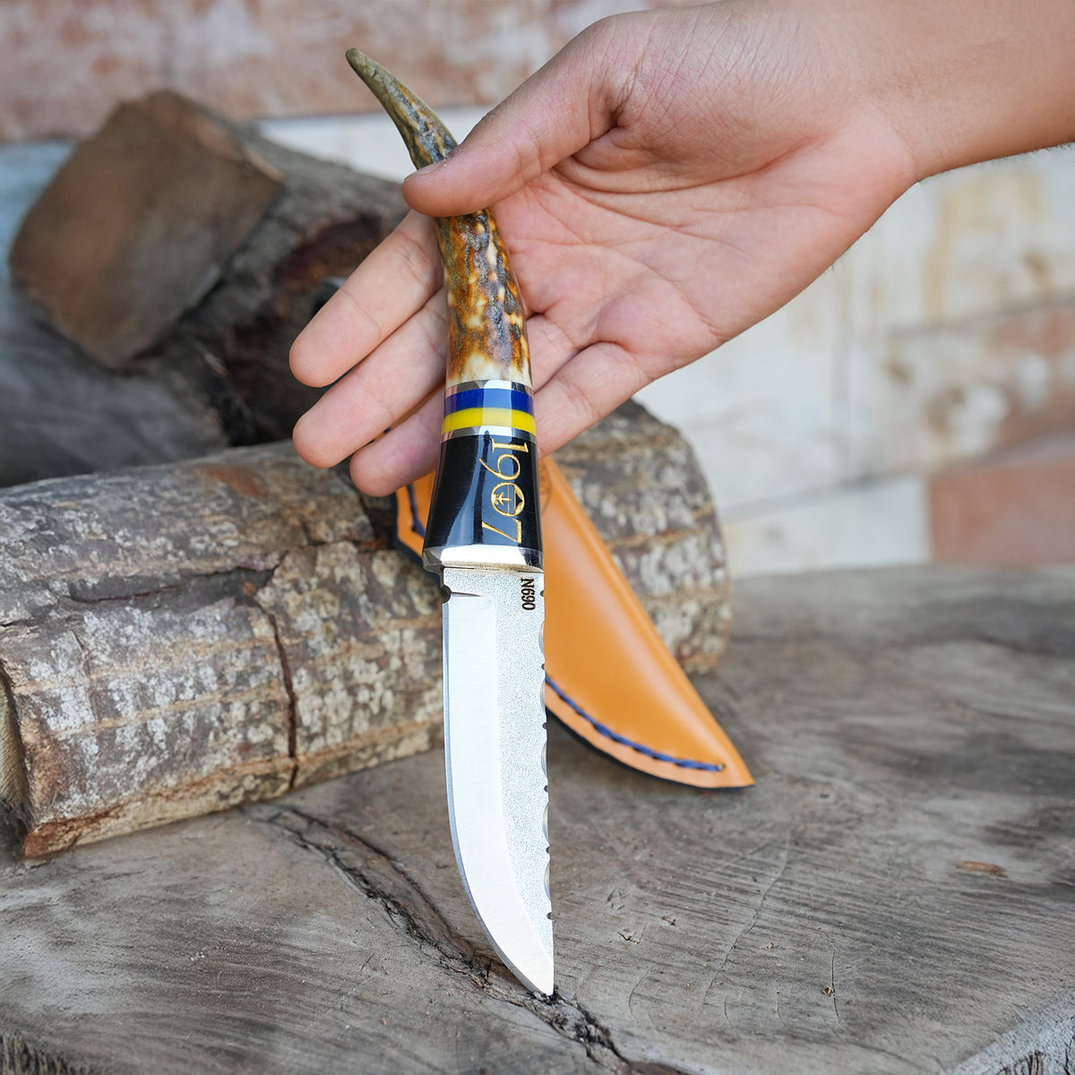 Koleksiyonluk ve Hediyelik Fenerbahçe Taraftar Bıçak - N690 Çelik- Geyik Boynuzu Sap