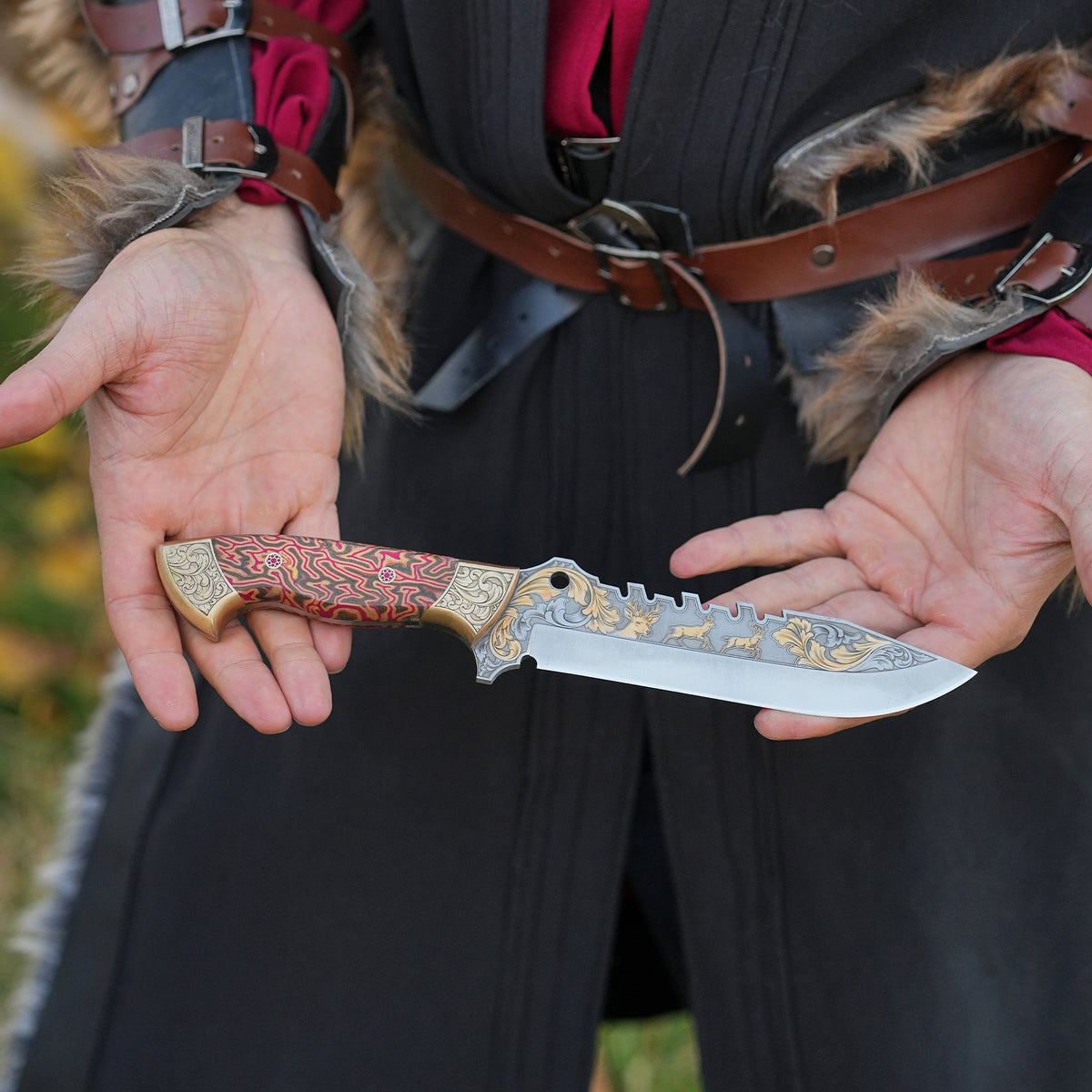 Koleksiyonluk ve Hediyelik Kasatura Model 24K Altın Kaplama Geyik Gravür İşlemeli - Stabilize Sap - Kadife Kutulu