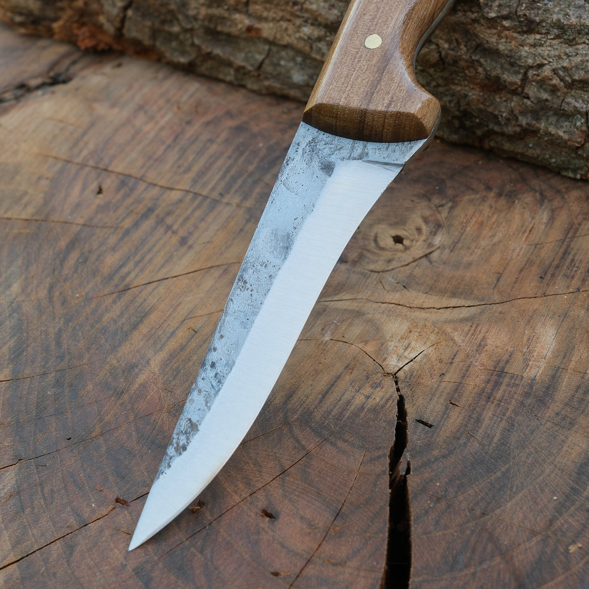 Kurban sonrası et sıyırma işlemleri için ideal ceviz saplı el yapımı bıçak.