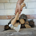 Paslanmaz Ck45 çelikten üretilmiş ceviz saplı el yapımı balta