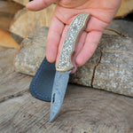 Kamp ve açık hava kullanımı için özel olarak tasarlanmış, paslanmaz pirinç saplı ve Damascus çelikten katlanabilir el yapımı bıçak