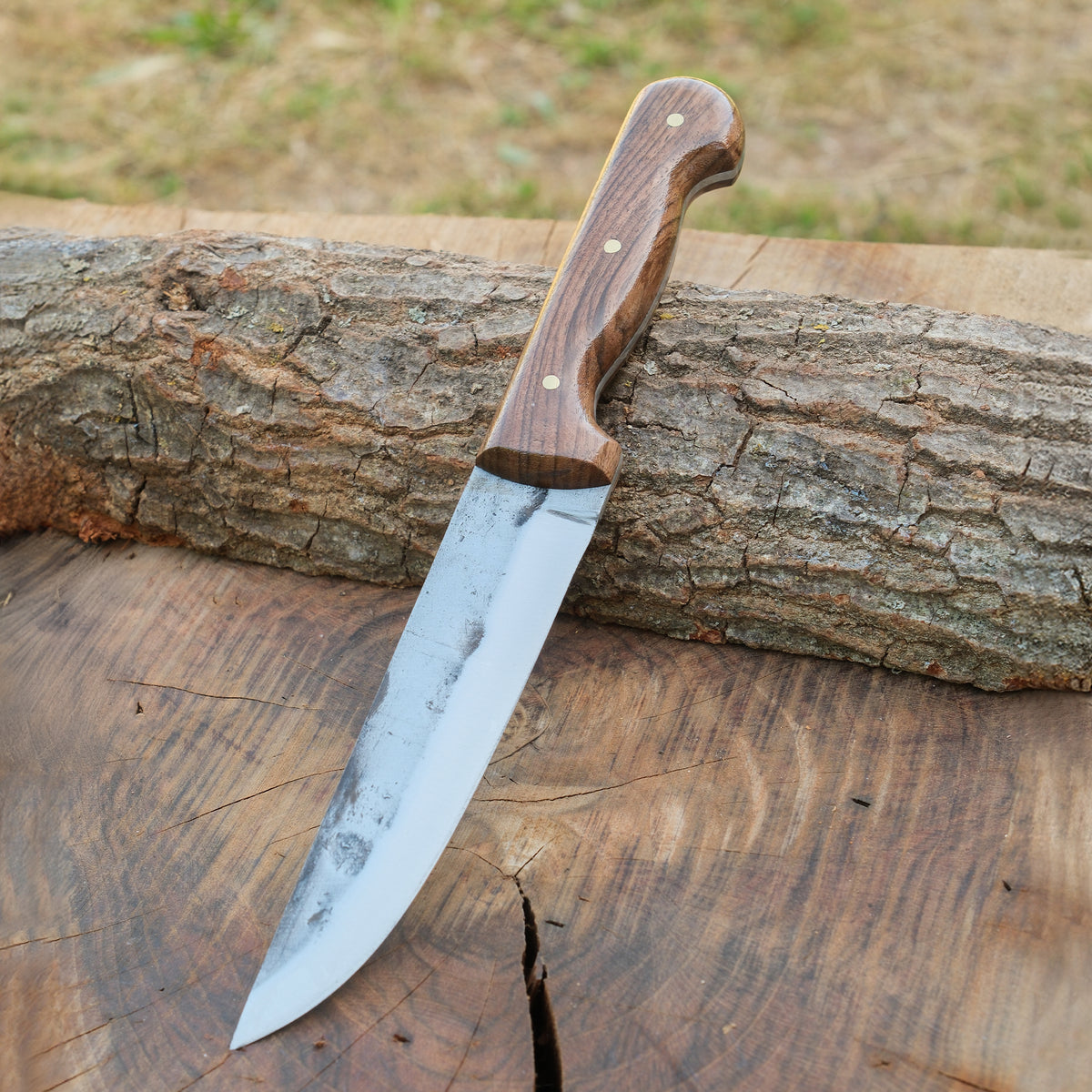 Yatağan kasabasında üretilen el yapımı dövme çelikten kurban kesme bıçağı.