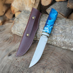 4034 paslanmaz Alman çeliğinden üretilmiş, epoksi saplı hafif yapıya sahip bu puukko modeli; doğa ve mutfak kullanımına uygundur