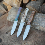 Yüksek kaliteli N690 çelik ve ceviz sap birleşimi, vaketa kılıfla tamamlanan bu özel bıçakta işçilik ve tasarım bir araya geliyor.