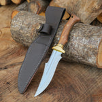 Mutfakta ve doğada kullanım için tasarlanmış sağlam ceviz saplı bıçak