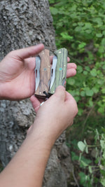 Kompakt boyutuyla kolay taşınabilir ceviz saplı paslanmaz çelik model