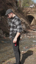 El işçiliği ile üretilmiş fonksiyonel ve sağlam plastik saplı balta