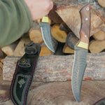 Şık hediye kutusunda sunulan, ceviz saplı Damascus bıçak seti