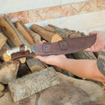 Kamp, doğa ve avcılık kullanımları için tasarlanmış uzun formda 4034 çelik ve doğal saplı dayanıklı bıçak.